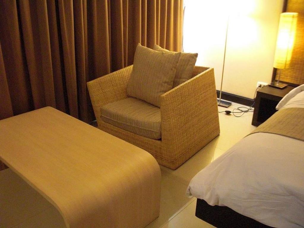 Swutel Hotel Bangkok Exterior foto